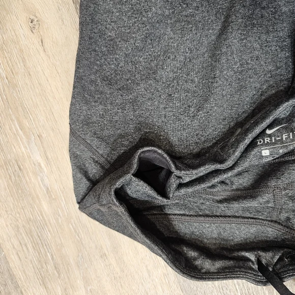 Like New Nike Capri Buttery Soft Leggings - Picture 9 of 13